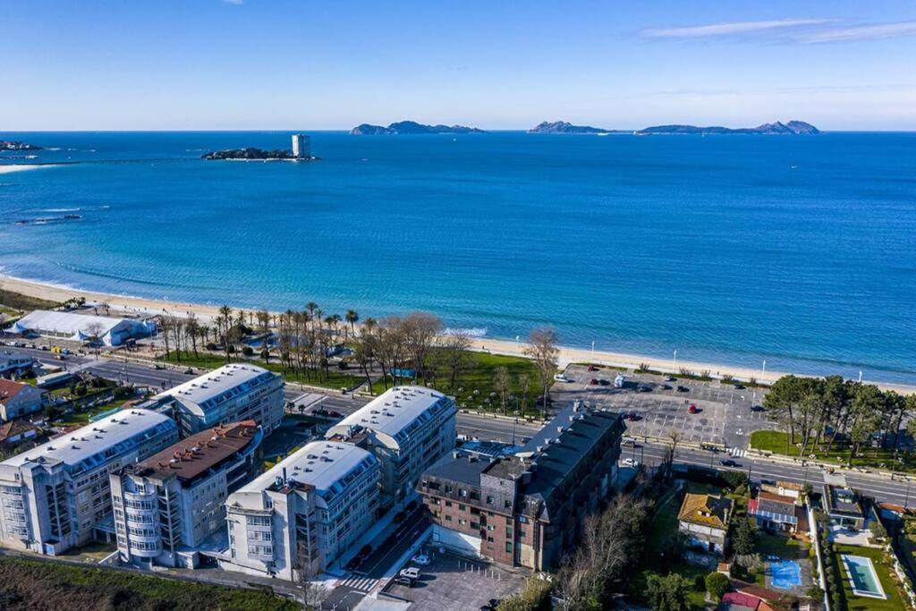 Apartamentos En Playa De Samil Primera Linea De Playa Pe Na Areia Vigo Kültér fotó