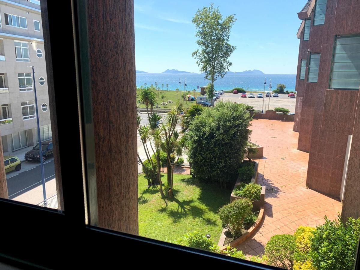 Apartamentos En Playa De Samil Primera Linea De Playa Pe Na Areia Vigo Kültér fotó
