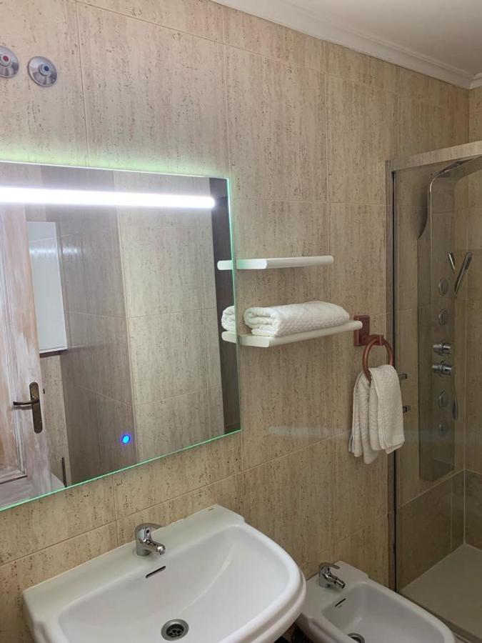 Apartamentos En Playa De Samil Primera Linea De Playa Pe Na Areia Vigo Kültér fotó